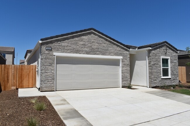 Building Photo - 4481 N San Miguel Ave