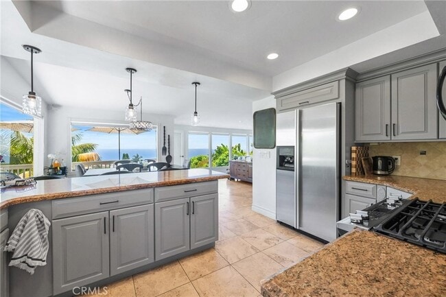 Building Photo - 875 Coast View Dr