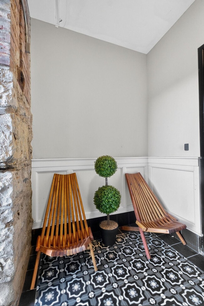 Building Photo - 1424 N Park Pl