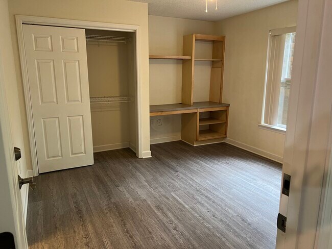 Building Photo - 302 Harts Cove Way