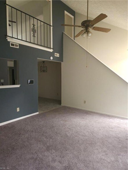 Building Photo - 330 Kinsmen Way