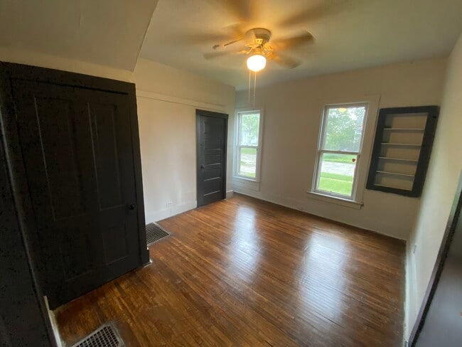 Building Photo - 924 N Franklin St