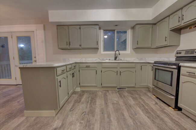 Building Photo - Renovated Orion Home