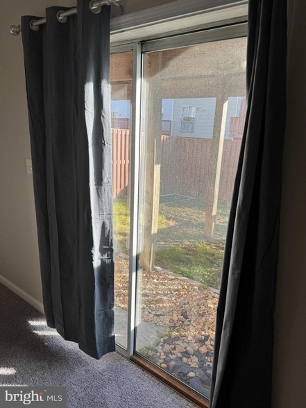 Building Photo - 113 Pinecove Ct