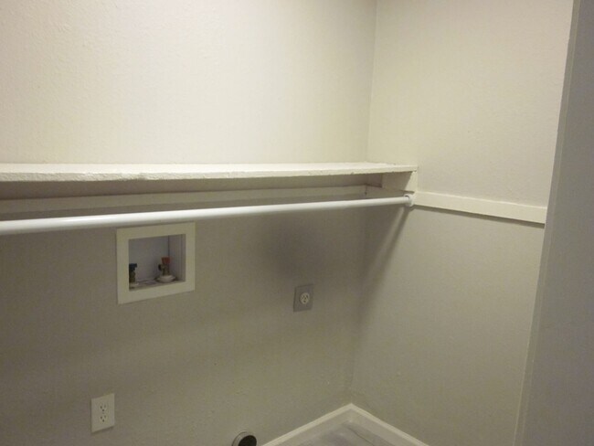 Building Photo - Eastridge Home!