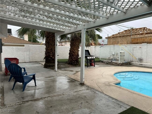 Building Photo - 2419 E Vegas Valley Dr