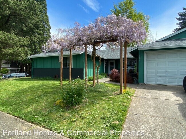 Primary Photo - 2 br, 1 bath House - 832 SE Lambert Circle