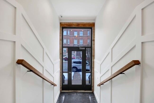 Building Photo - 118 E 57th St