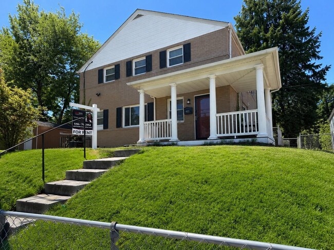 Building Photo - 4631 Dowell Ln