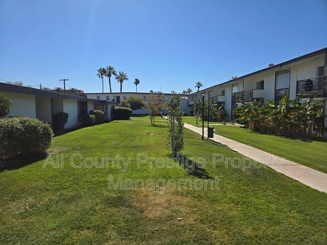 Building Photo - 3308 E Camelback Rd