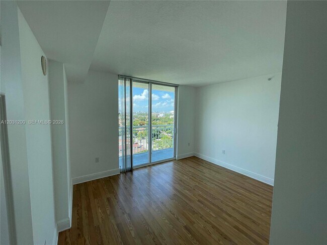 Building Photo - 3000 Coral Wy