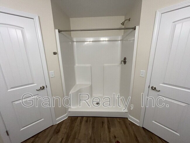 Building Photo - 4004 Roxies Ln