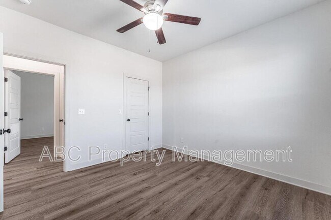 Building Photo - 3307 SW Hillstone Ave