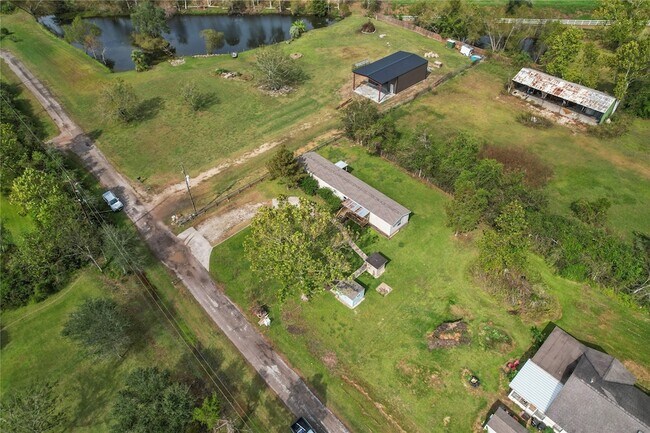 Building Photo - 15930 Pine St