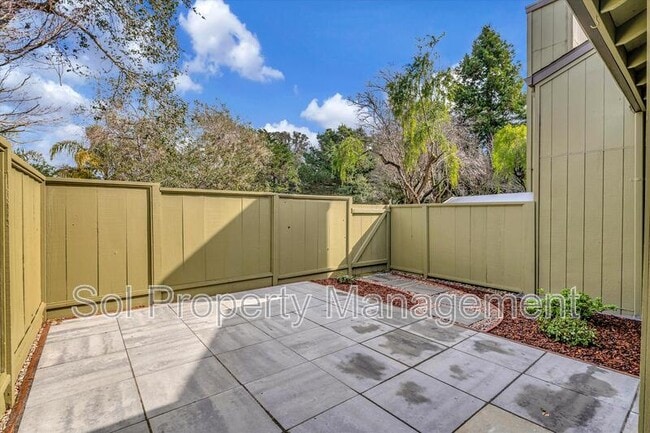 Building Photo - 2703 Subec Ln