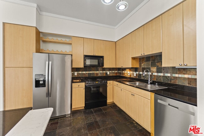 Building Photo - 388 E Ocean Blvd