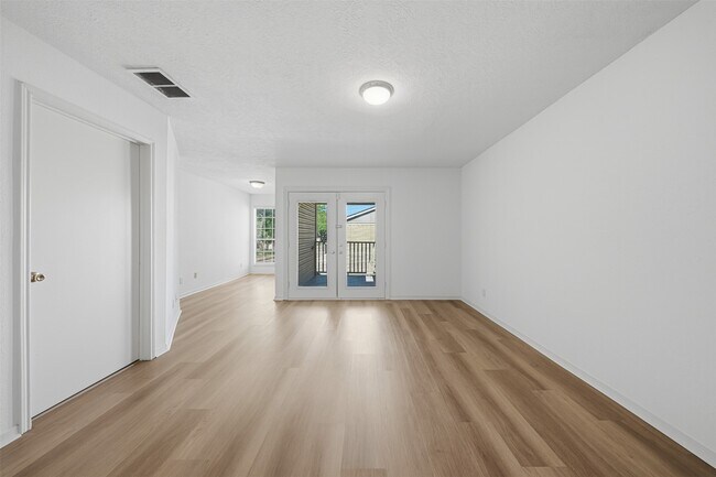 Building Photo - 7350 Kirby Dr