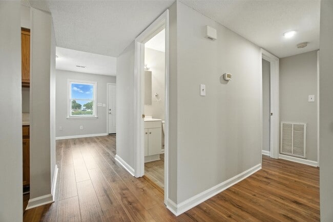 Building Photo - Updated Brick Condo in the Heart of Downto...