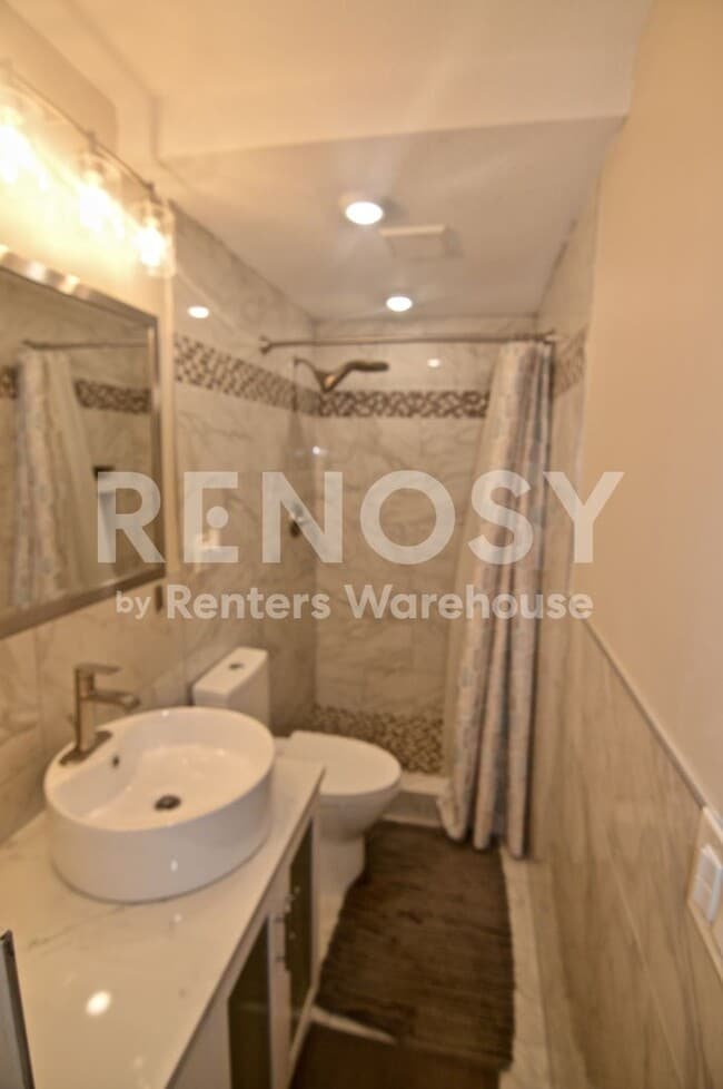 Building Photo - Beautiful 2B/2BA Condo Located in Robbinsdale with Lakeview.