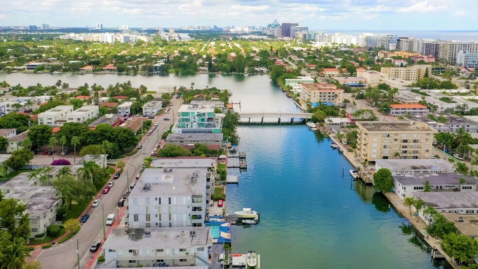 Building Photo - 8305 Crespi Blvd