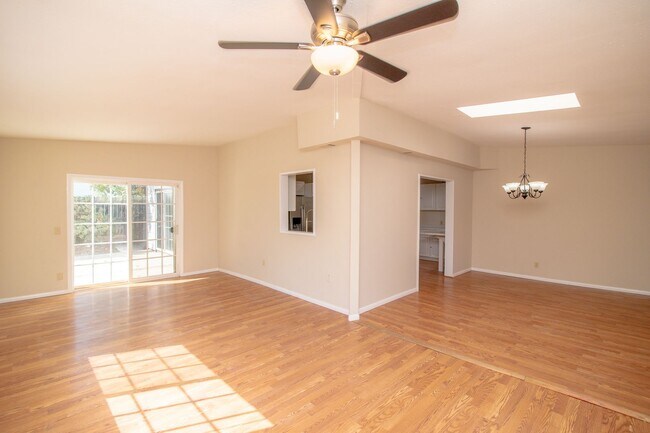Building Photo - 932 Oak Glen Ln