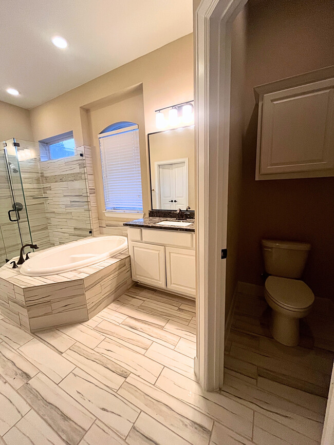 Master Bathroom - 5704 Alonso Dr