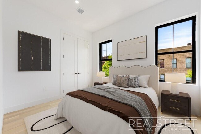 Building Photo - Brand new 4 Bed 3 Bath in Williamsburg