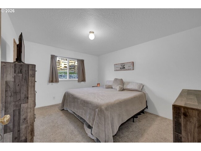 Building Photo - 3 Bed/ 1 Bath Home with RV Parking
