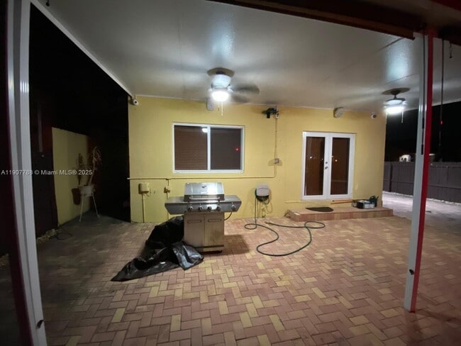 Building Photo - 10934 SW 146th Ave