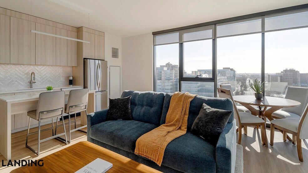 Building Photo - 513 S Damen Ave