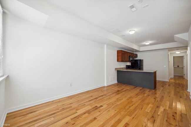 Building Photo - 3 br, 2 bath Triplex - 1310 N CARLISLE ST ...