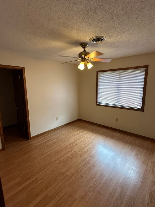 Building Photo - 1303 Brian Pl