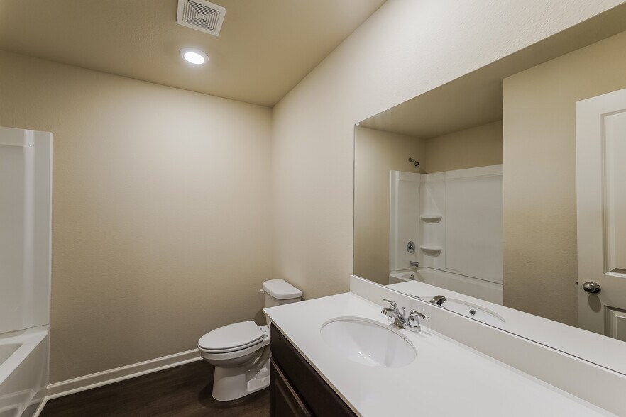 Building Photo - 504 Clover Cir