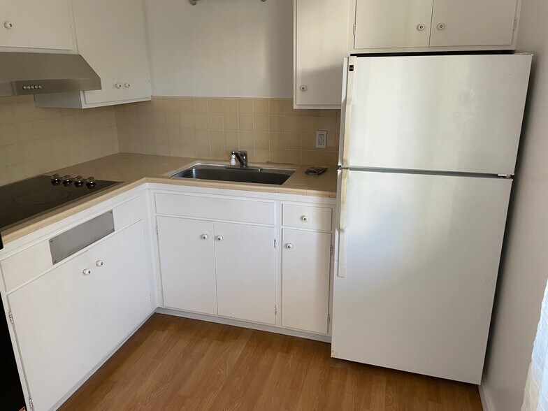 Building Photo - 300 Cortland Ave