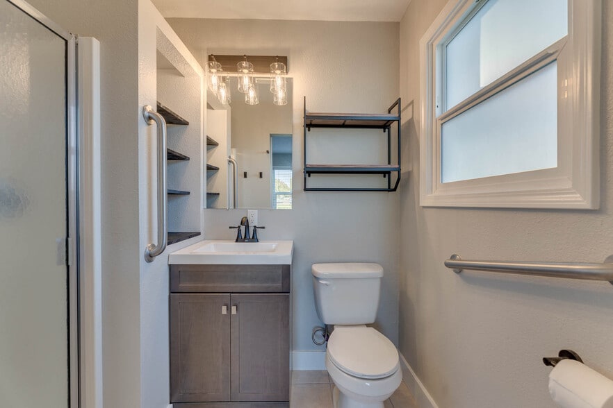 Building Photo - 2908 Hemlock St