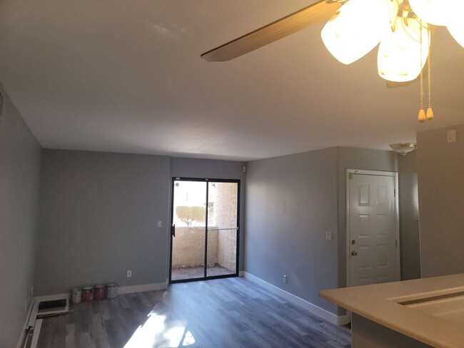 Building Photo - Spacious downstairs 2 bedrooms 2 bathroom ...