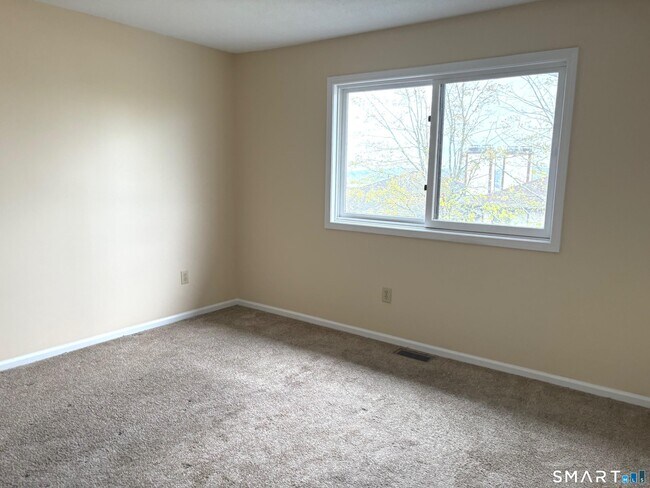 Building Photo - 27 Crows Nest Ln