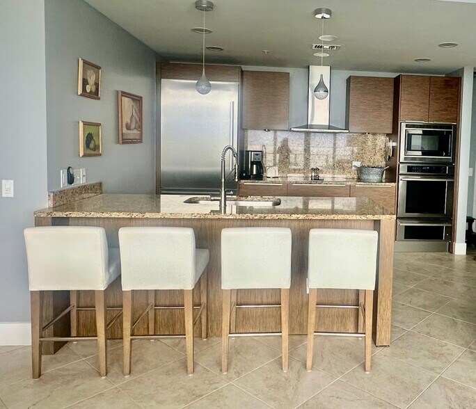 Kitchen - 175 1st St S