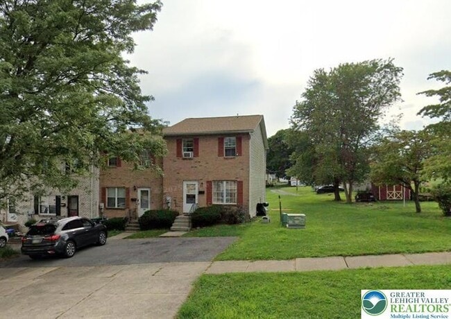 Primary Photo - 227 8th Ave