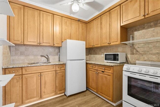 Building Photo - 90 Main St