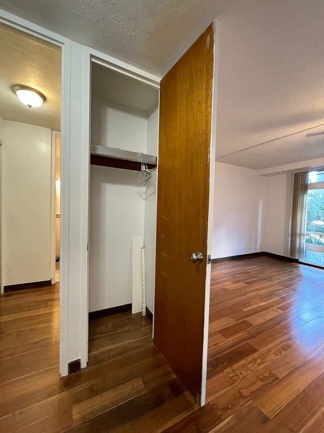 Building Photo - Queen Emma Gardens! Prince Tower! 1st floor Studio unit available now!