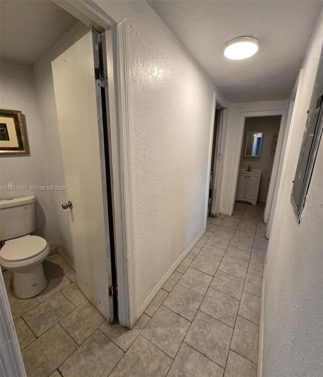 Building Photo - 1189 N Tamiami Trl