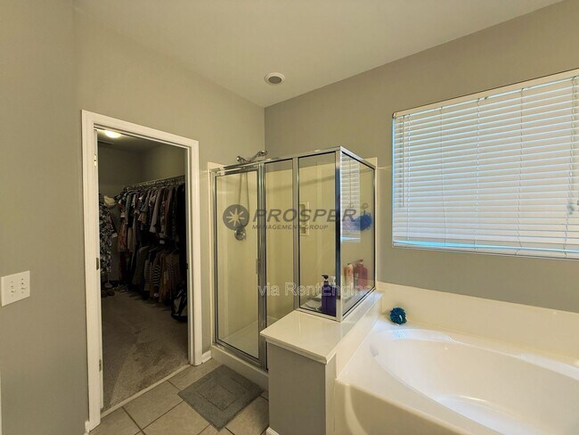 Building Photo - 833 Paran Oaks Dr