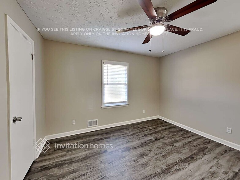 Building Photo - 3930 Grove Trail