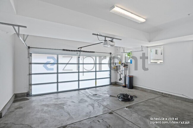 Building Photo - 5876 Cadence Ave