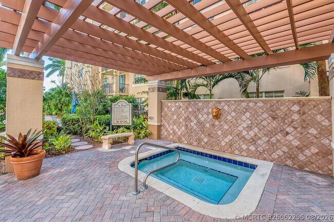 Building Photo - 1801 N Flagler Dr