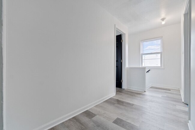 Building Photo - 4 Bedroom Townhome available January 2026!