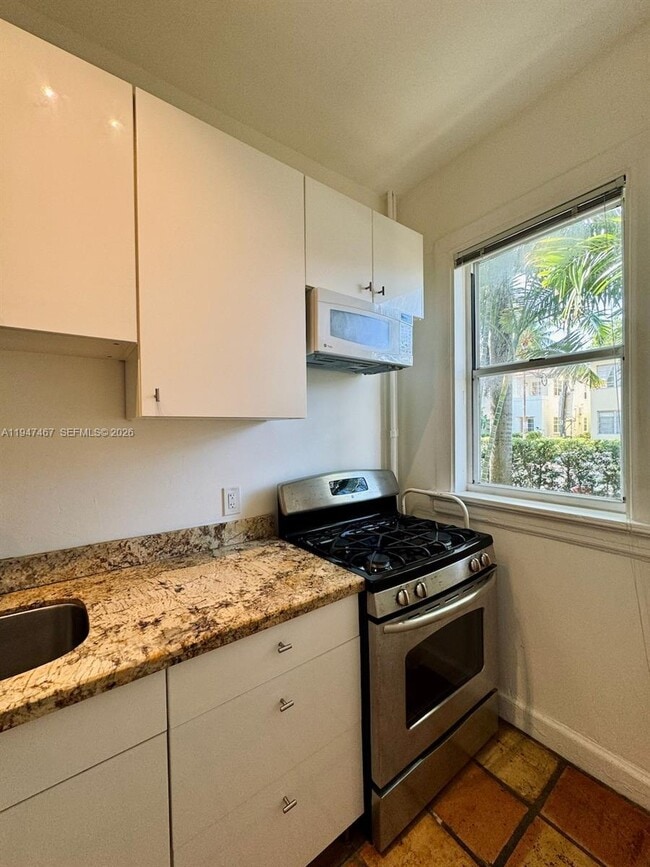 Building Photo - 900 16th St