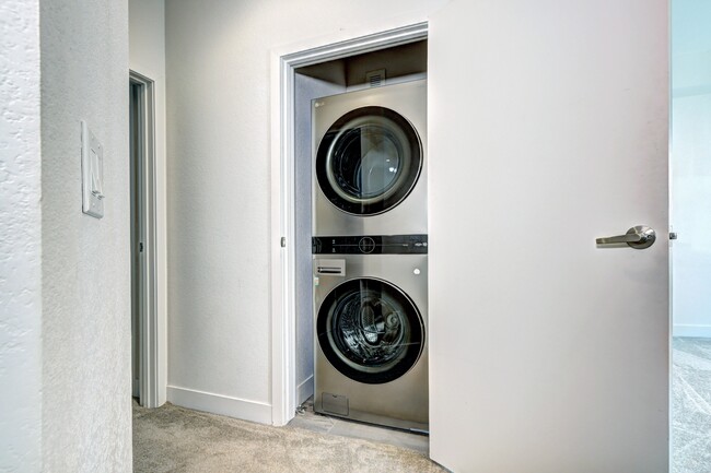 Building Photo - 1623 Julian St