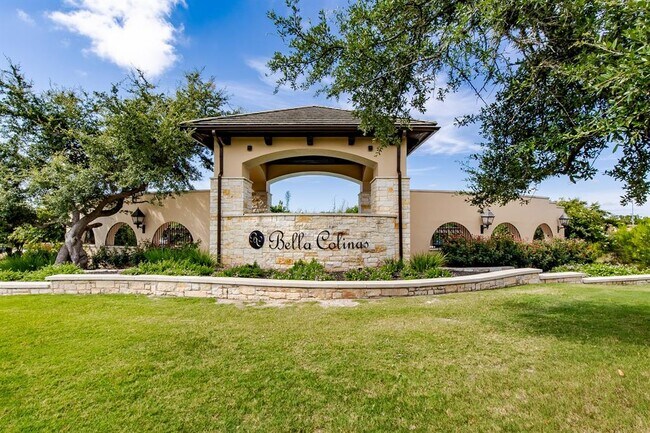 Building Photo - 5520 La Canada Wy
